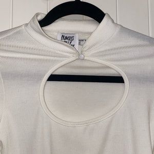 Adorable keyhole shirt!!